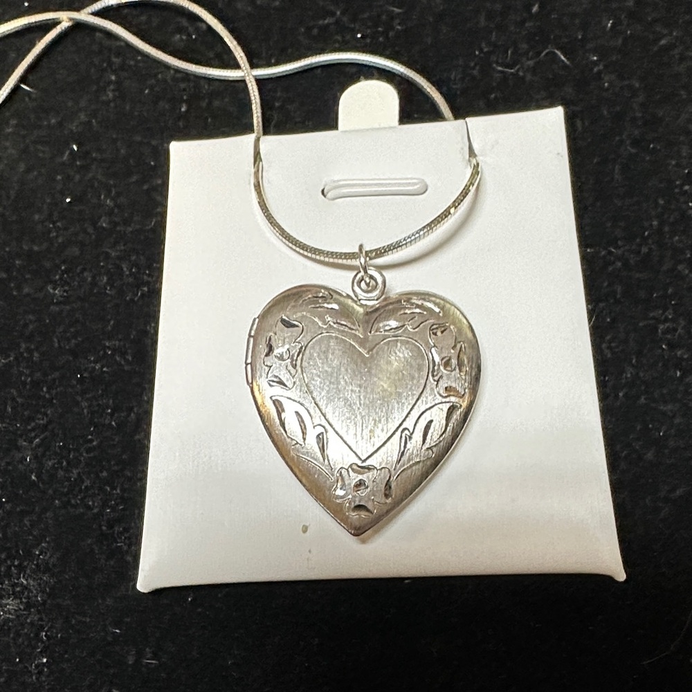 438564, 444760 silver heart locket with 24” box chain